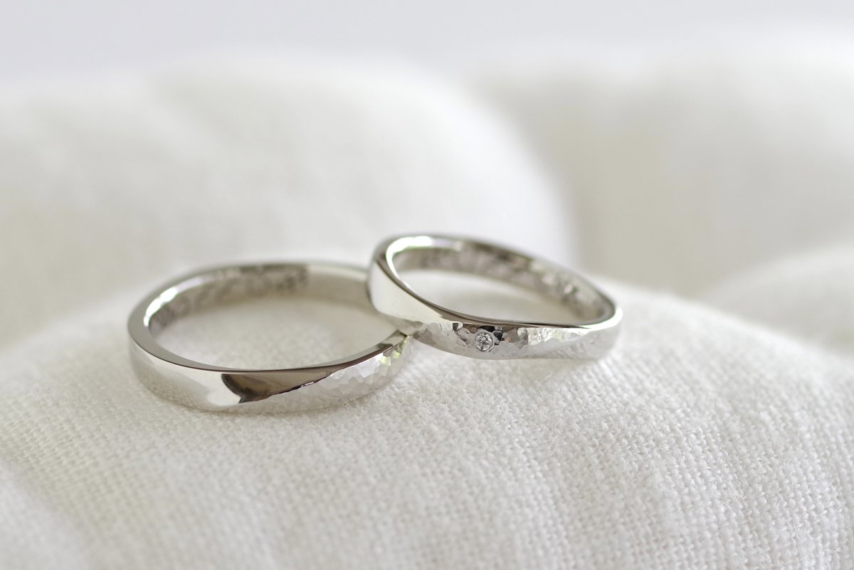 ２つのひねりとS字カーブの結婚指輪